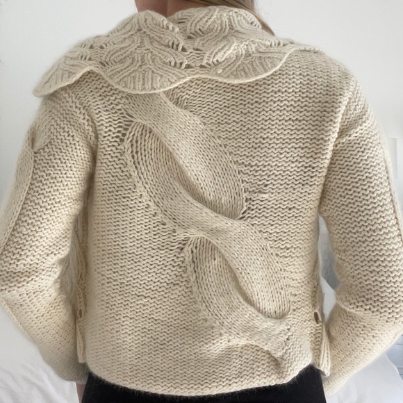 Anthropology sweater. Extremely cozy and soft! Such great quality. Worn twice. - Picture 5 of 7